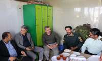 دیدار سرپرست شبکه بهداشت و درمان مهاباد و رئیس دانشکده علوم پزشکی مهاباد با نیروهای انتظامی بیمارستان و تقدیر از خدمات آنان