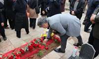 گلباران و غبار روبی مزار شهدا در مهاباد به مناسبت گرامیداشت هفته معلم